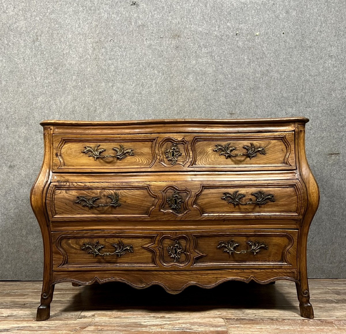 Commode Tombeau époque Louis XV En Bois d'Orme