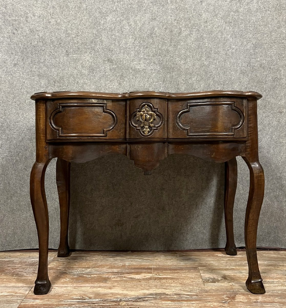 Rare Lyonnaise Game Console From The Louis XV Period With Crossbow Facade 