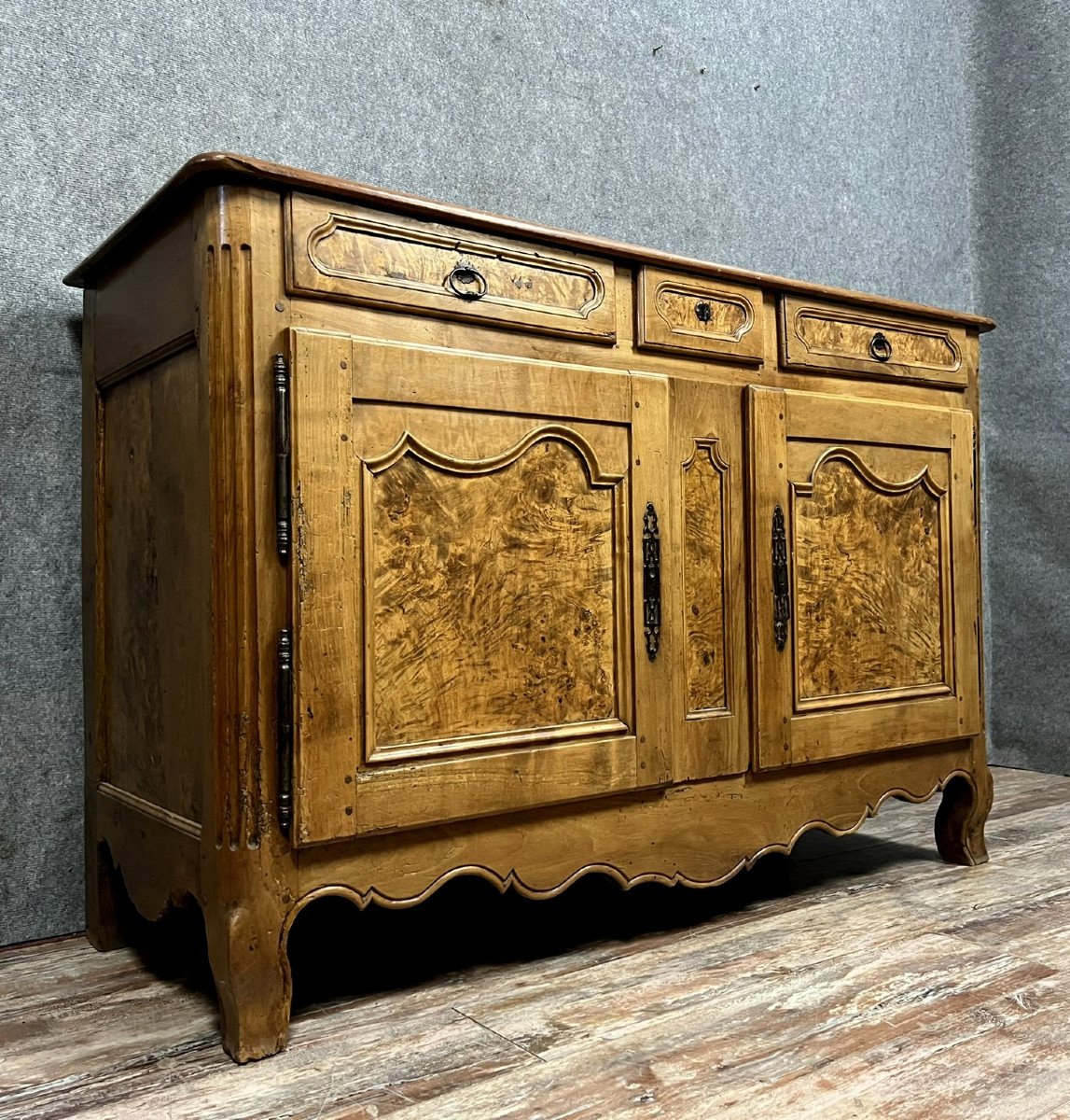 Louis XV Period Bressan Buffet In Walnut And Elm Burl-photo-3