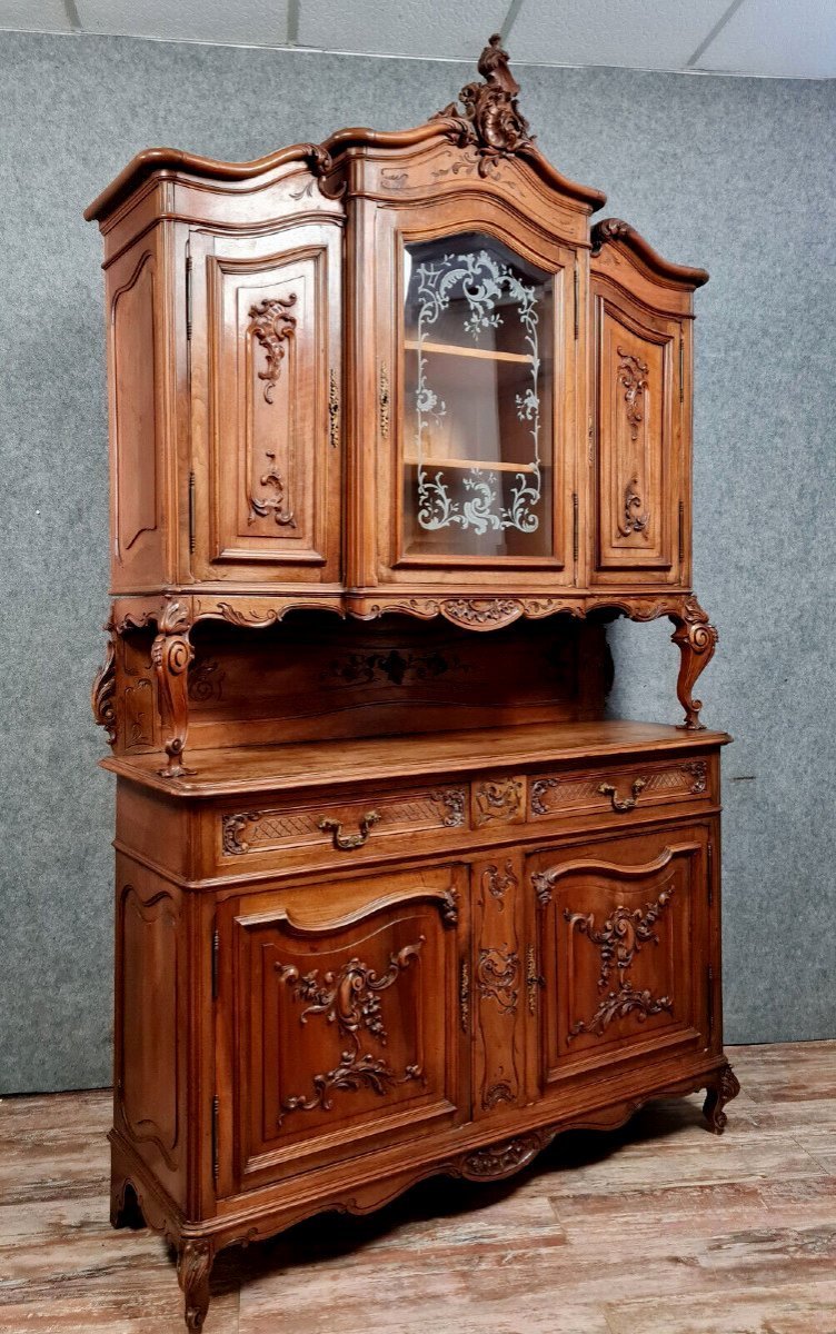 Buffet Deux Corps Style Louis XV En Noyer 