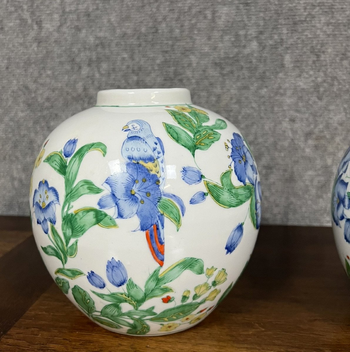 China Circa 1900: Pair Of Porcelain Ball Vases With Birds And Flowers   -photo-4