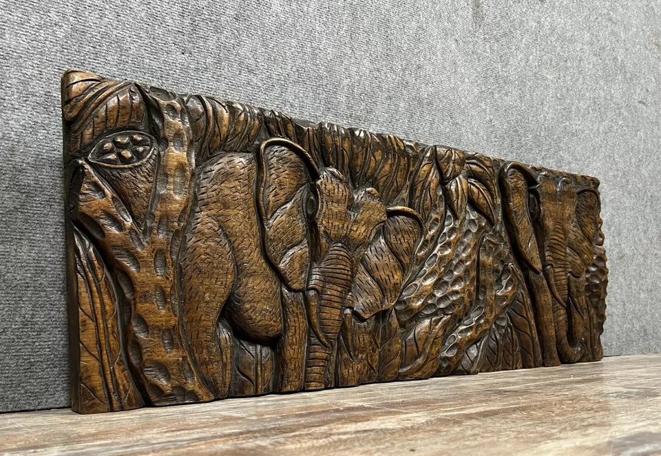 Afrique Centrale XXeme : Panneau En Bois Sculpté En Bas-relief d'éléphants-photo-1