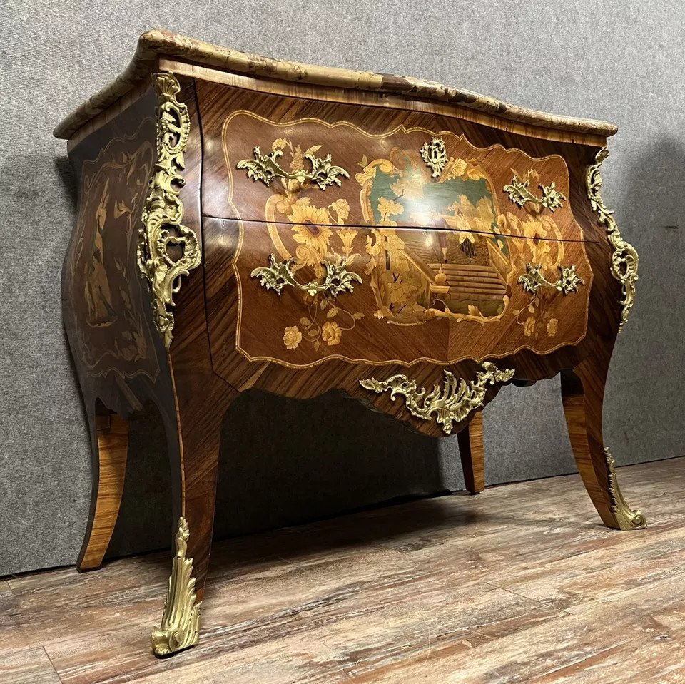 Commode Sauteuse Galbée Estampillée En Marqueterie De Bois Précieux Style Louis XV Vers 1850-photo-1