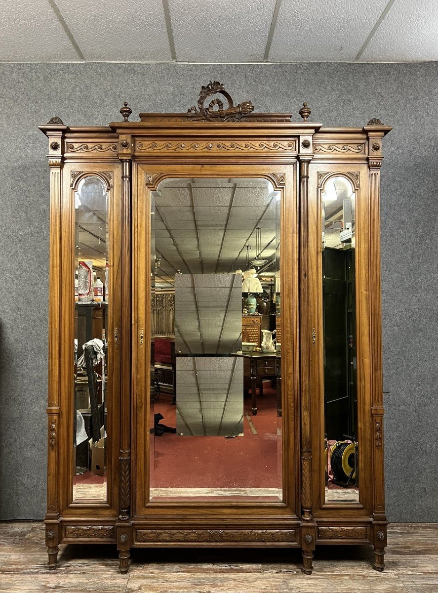 Très Importante Armoire Bibliothèque Louis XVI à Ressaut En Noyer 