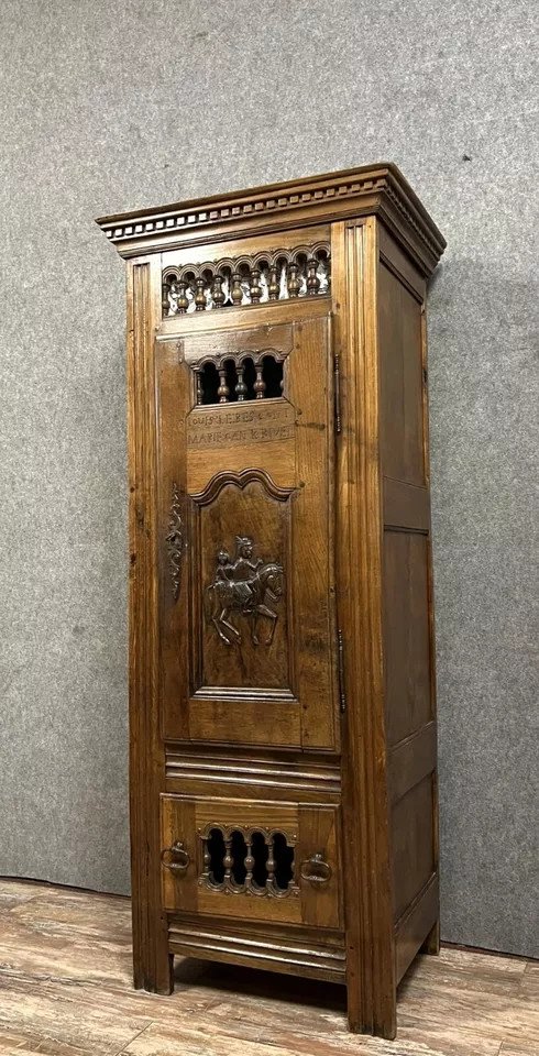 Breton Bonnetière In Solid Oak With The Owners' Names Engraved In The Wood-photo-2