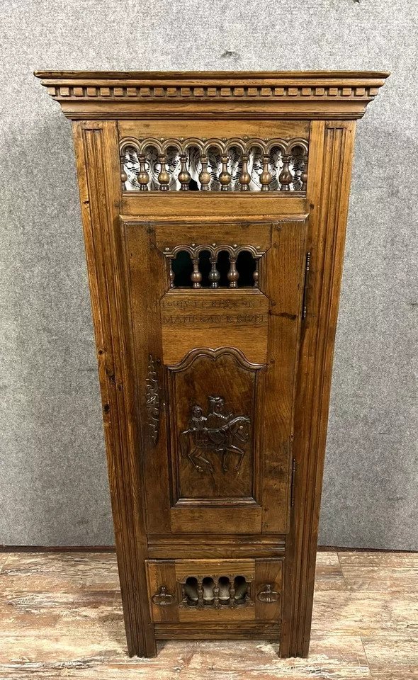 Breton Bonnetière In Solid Oak With The Owners' Names Engraved In The Wood-photo-3