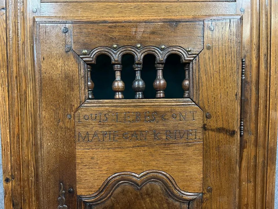 Breton Bonnetière In Solid Oak With The Owners' Names Engraved In The Wood-photo-4