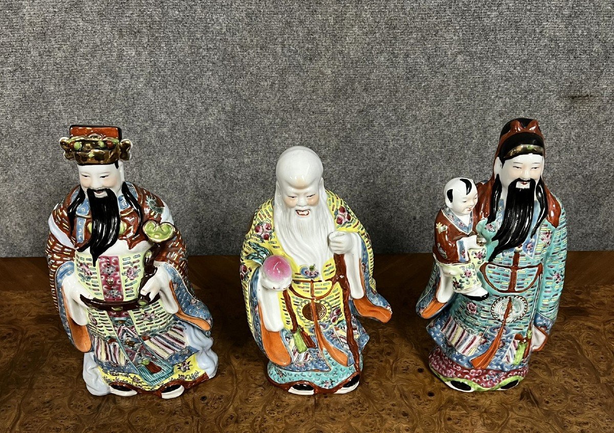 Trois Statues De Fu, Lu Et Shou En Porcelaine De La Famille Rose Chinoise-photo-1