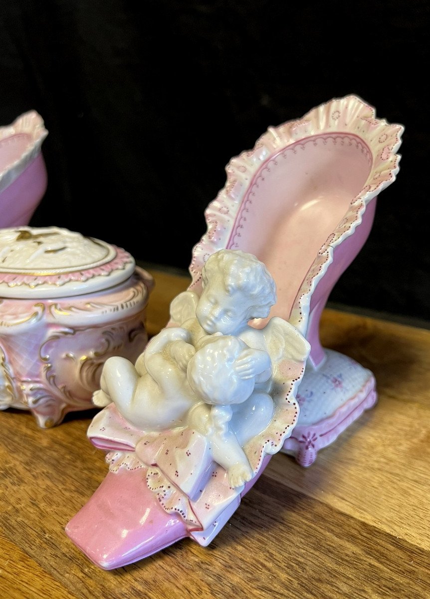 d'Après Meissen : Ensemble De 3 Pièces Aux Angelots En Porcelaine -photo-4