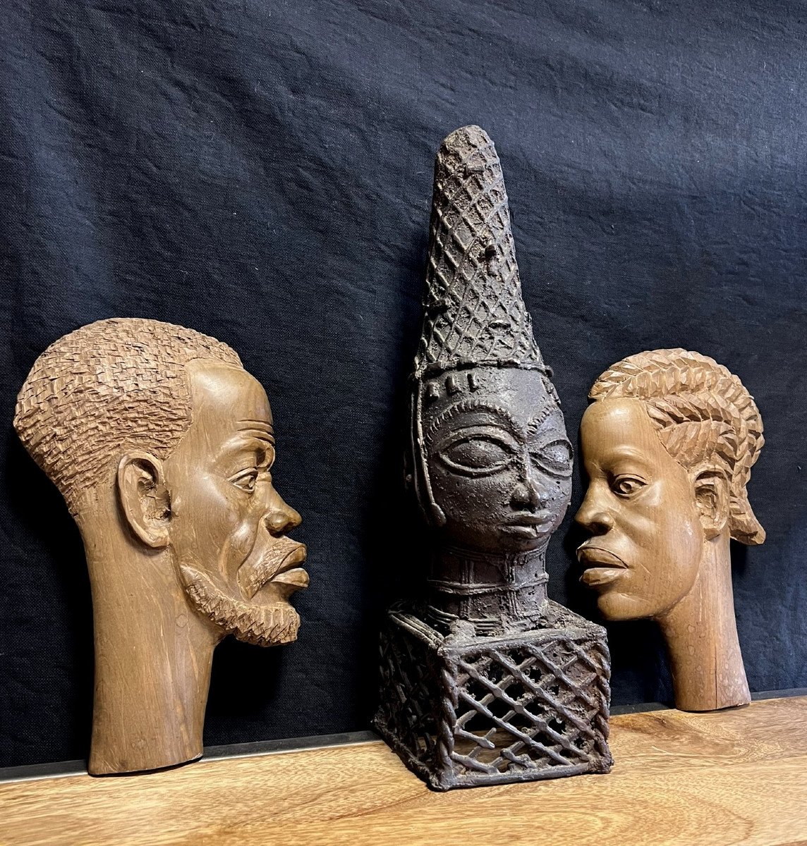 Art Africain : Tête De Reine Du Royaume d'Ifé En Bronze + 2 Profils En Bois Sculpté-photo-2