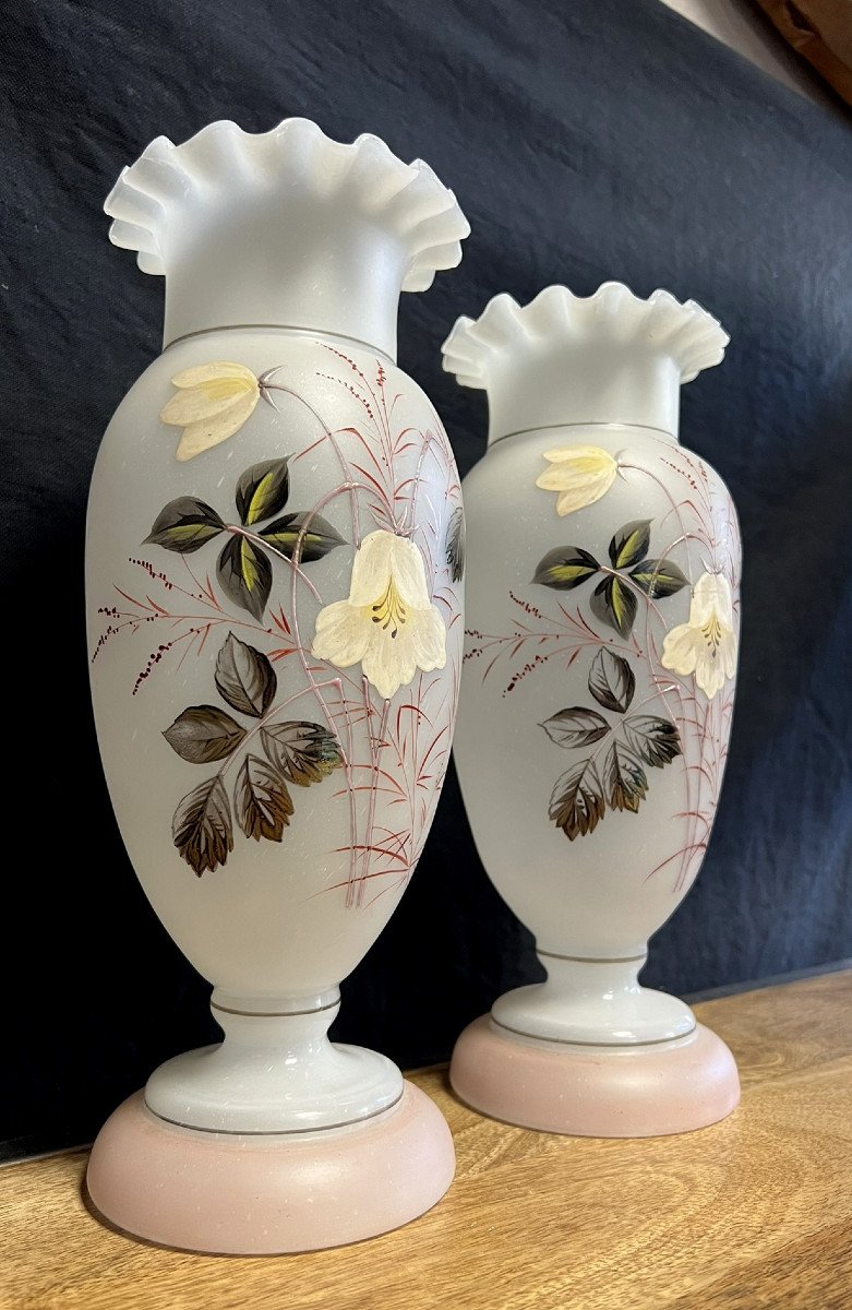 Paire De Vases A Collerette En Verre Opalin époque Art Nouveau -photo-2