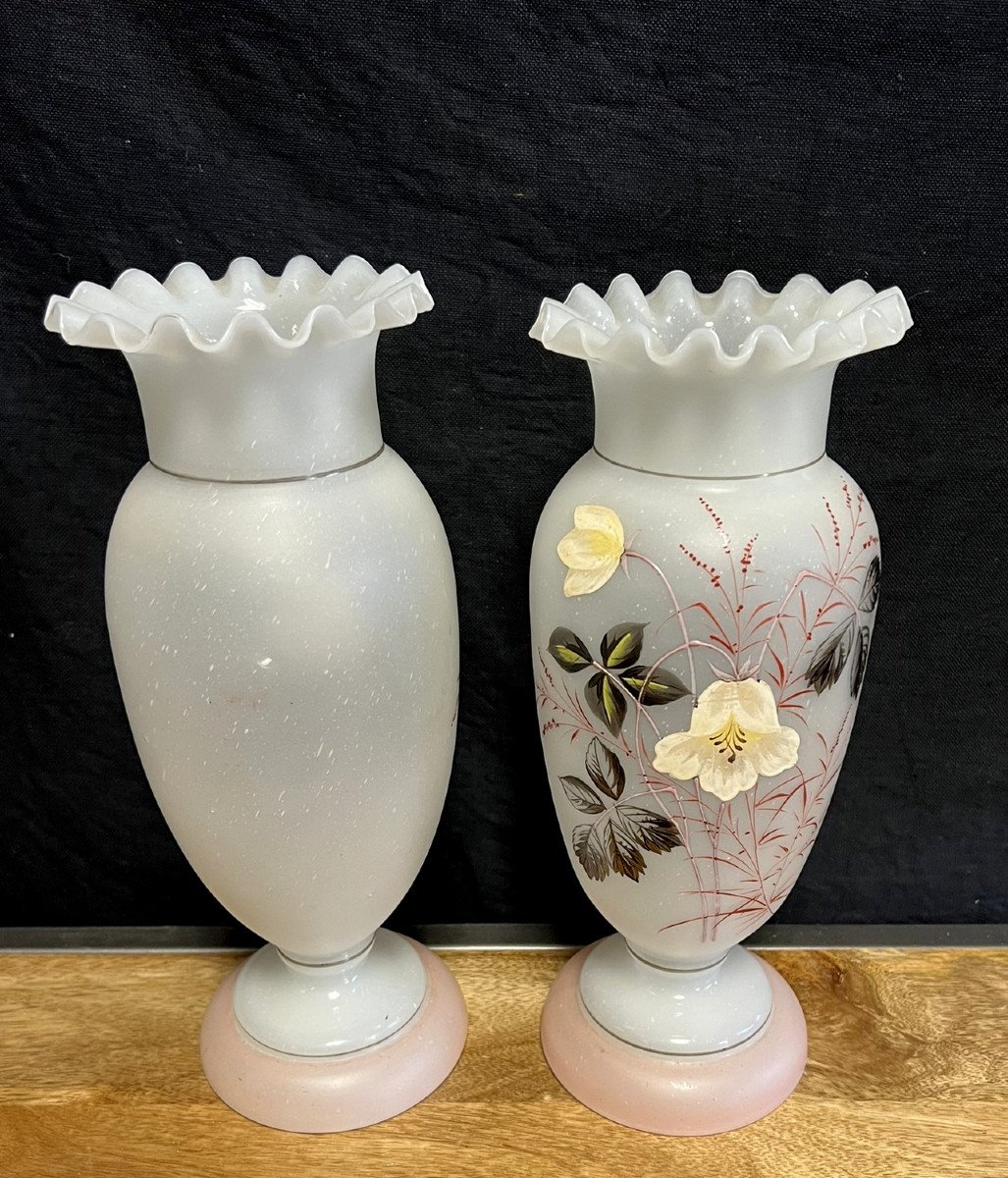 Paire De Vases A Collerette En Verre Opalin époque Art Nouveau -photo-4