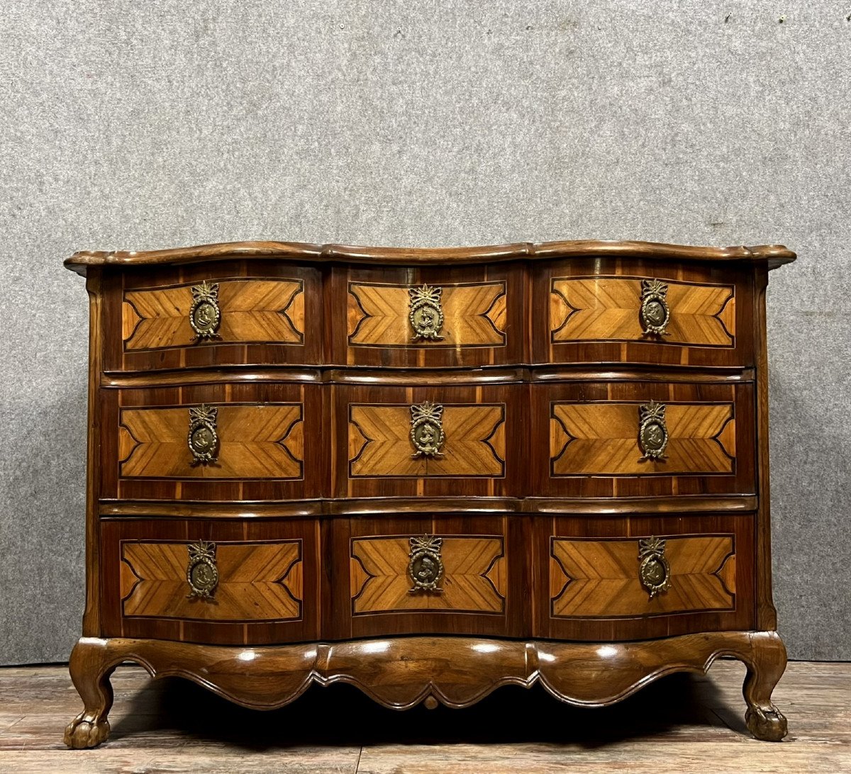 Louis XV Period Arbalète Chest Of Drawers In Marquetry 