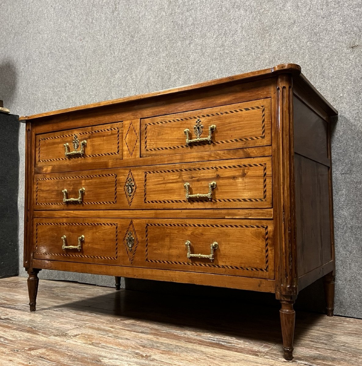 Superb Louis XVI Period Chest Of Drawers In Marquetry -photo-3