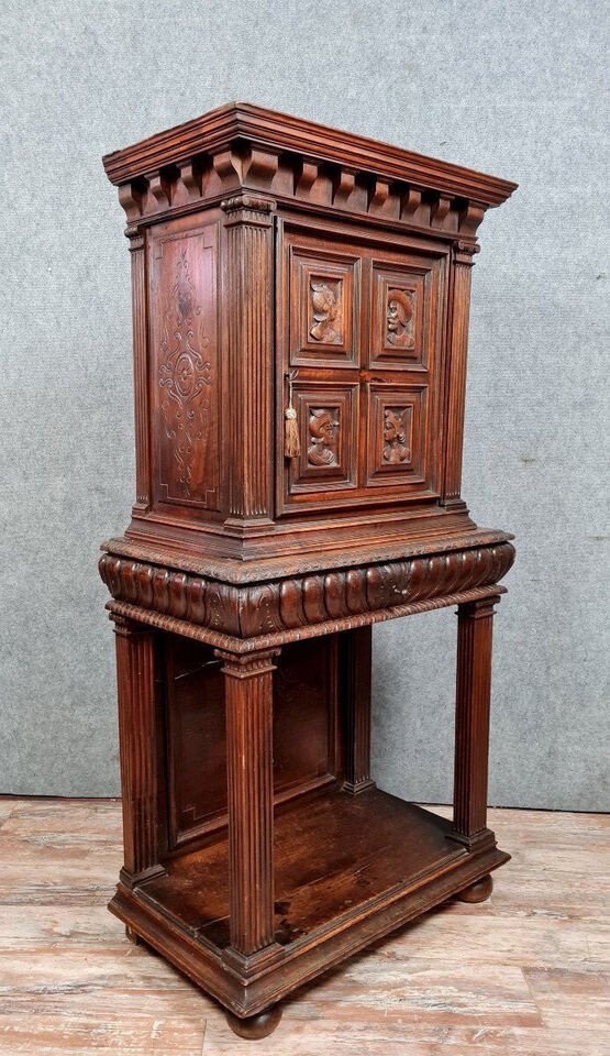 Cabinet Dressoir Style Renaissance En Noyer Massif Vers 1700-photo-1