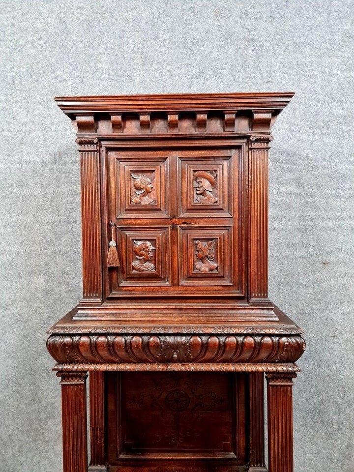 Cabinet Dressoir Style Renaissance En Noyer Massif Vers 1700-photo-2