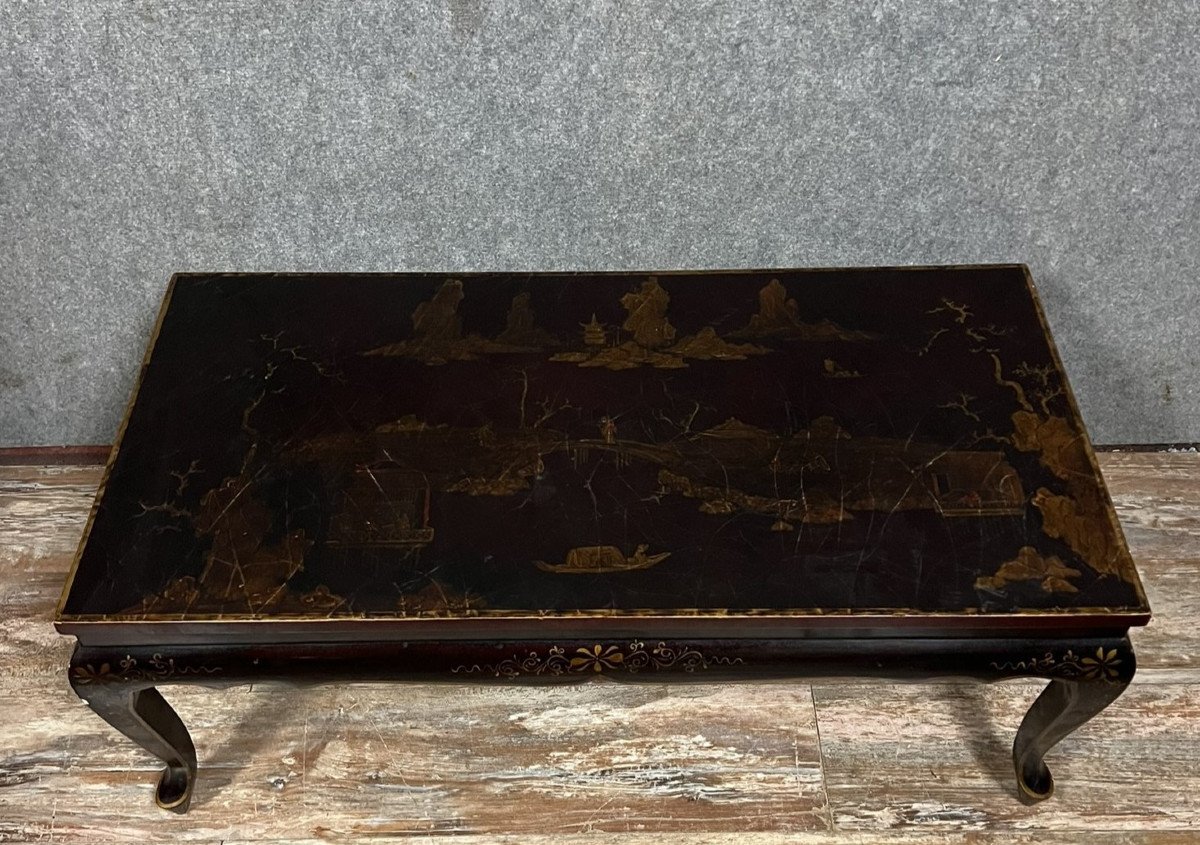 Table Basse Chinoise En Laque Et Décors Peints à La Dorure 