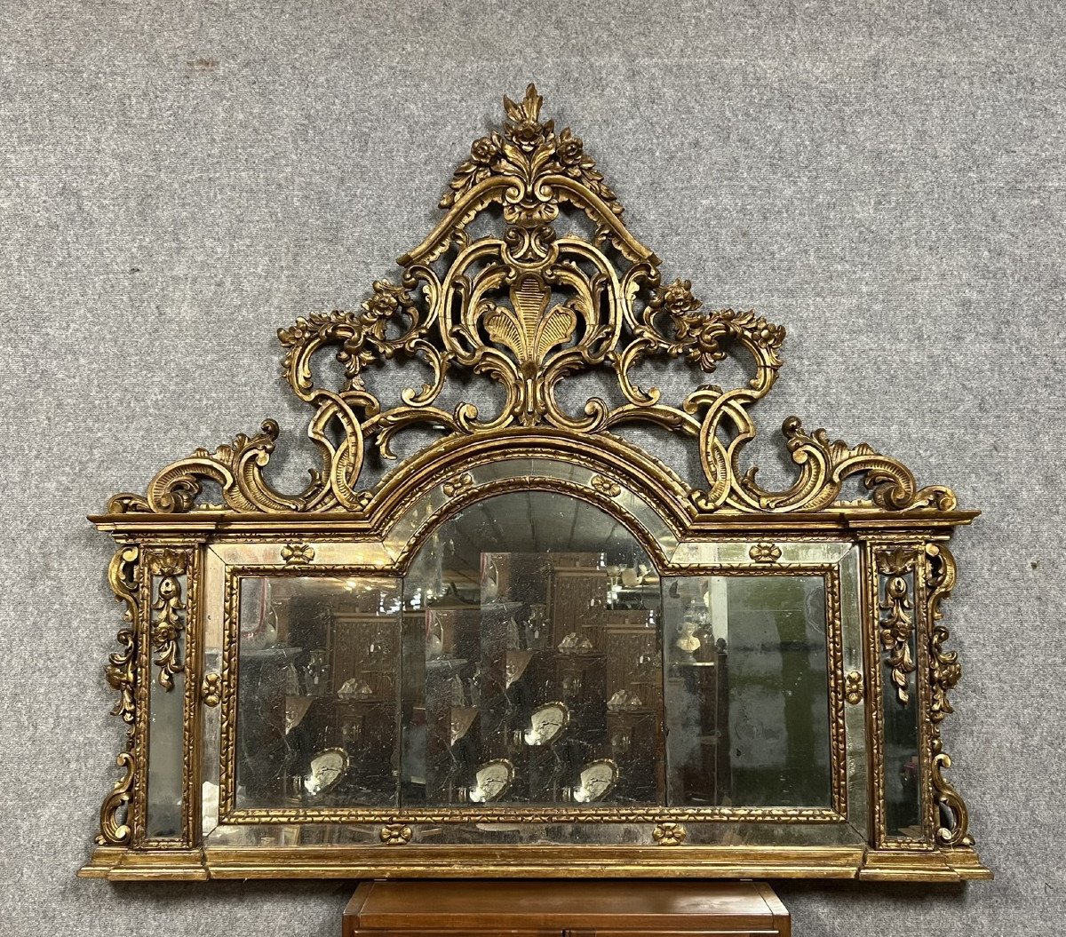 Lombardie XIXeme : Très Important Miroir A Parecloses De Style Louis XV En Bois Doré -photo-1