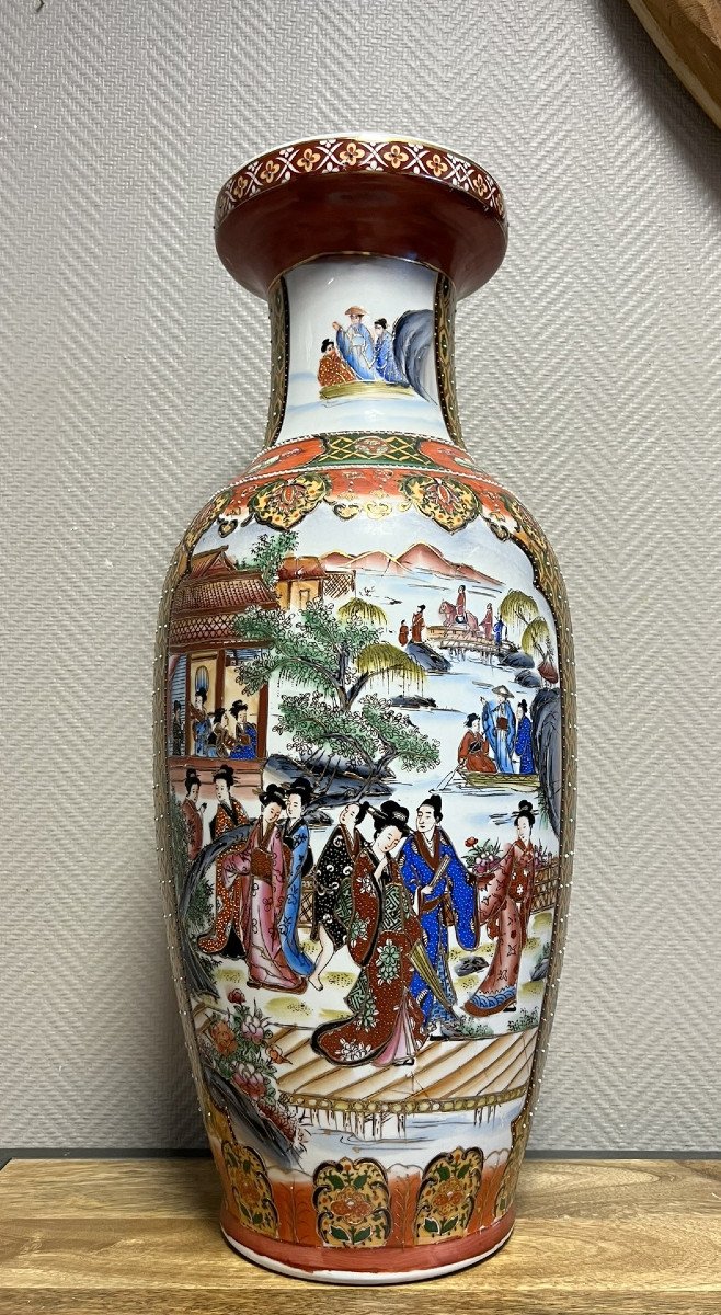 Asie XXeme: Grand Vase En Porcelaine 