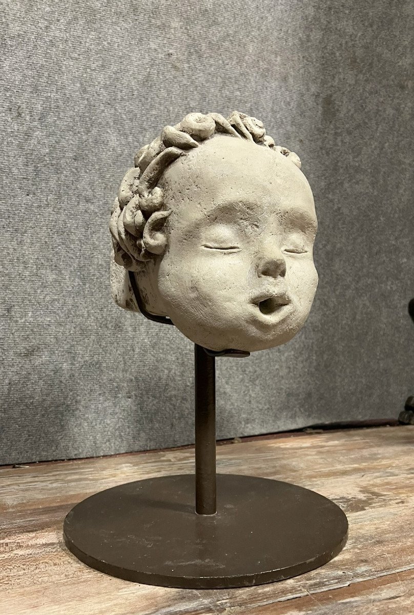 Burgundy, 18th Century: Rare Architectural Decor Depicting A Child's Head In Stone -photo-2