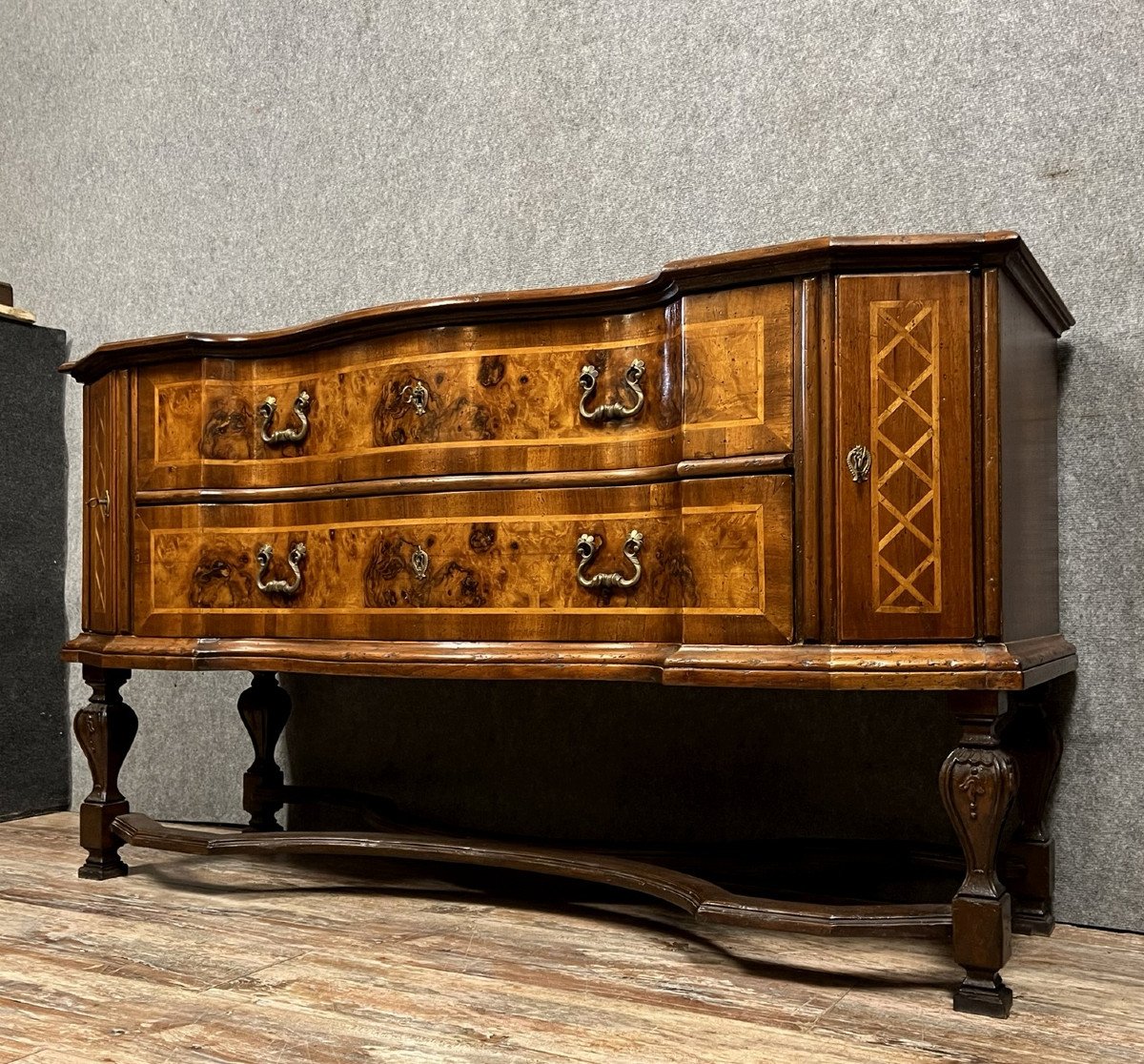 Large Lombard Chest Of Drawers With Crossbow Front In Walnut And Marquetry -photo-1