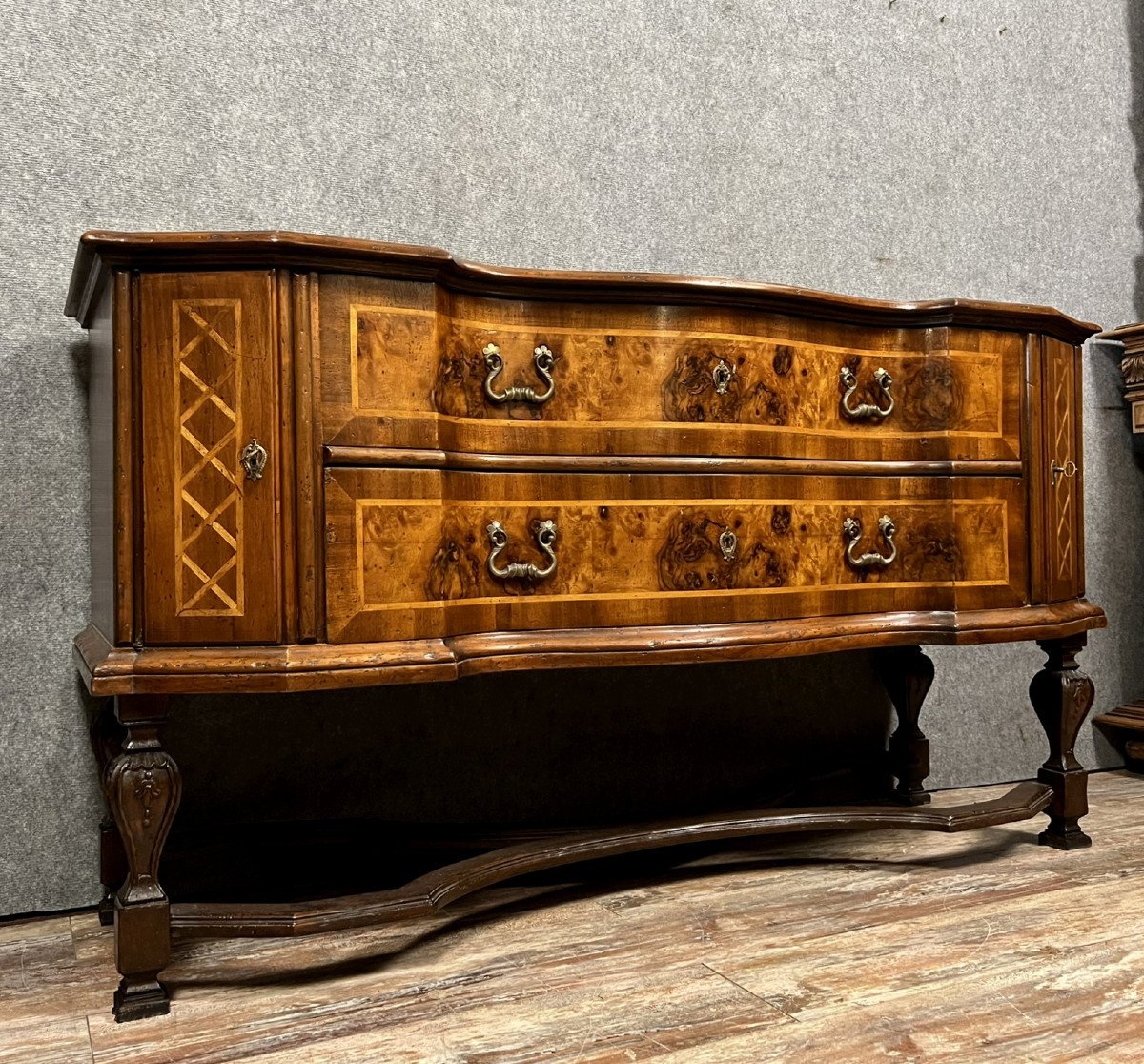 Large Lombard Chest Of Drawers With Crossbow Front In Walnut And Marquetry -photo-2