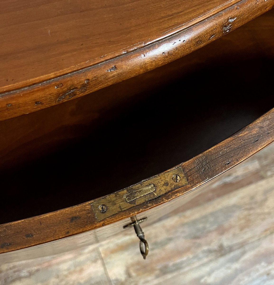 Large Lombard Chest Of Drawers With Crossbow Front In Walnut And Marquetry -photo-4