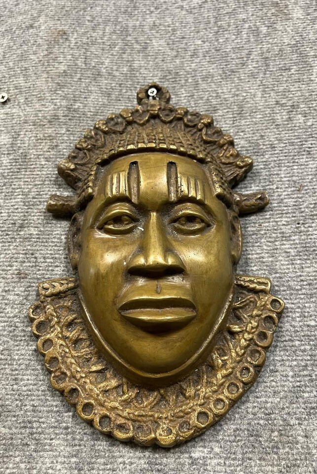 Afrique Benin XIXeme : Grand Masque Commémoratif En Bronze à Patine Dorée-photo-3