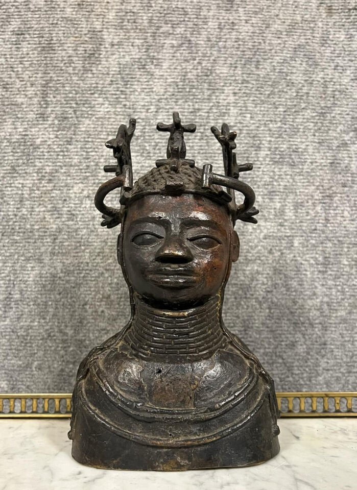 Africa Benin XIXth: Commemorative Head In Bronze With Patina Medal