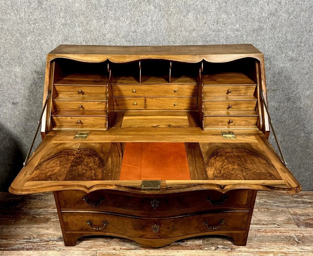 Commode Scriban Galbée époque Louis XV En Ronce Et Marqueterie 