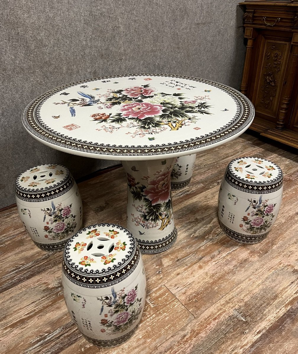  Asia 20th: Table And 4 Stools In Painted Porcelain With Flower And Calligraphy Decorations -photo-3