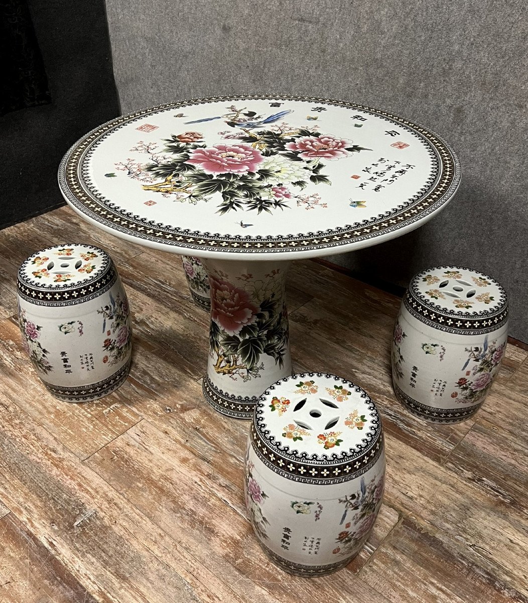  Asia 20th: Table And 4 Stools In Painted Porcelain With Flower And Calligraphy Decorations -photo-4