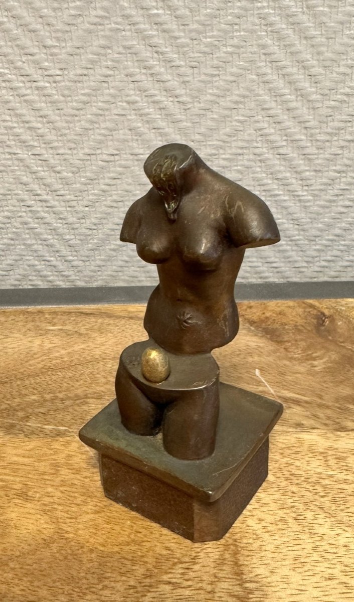 Salvador Dali: Bronze Statue "space Venus" Limited Edition Numbered Marked On The Back -photo-1