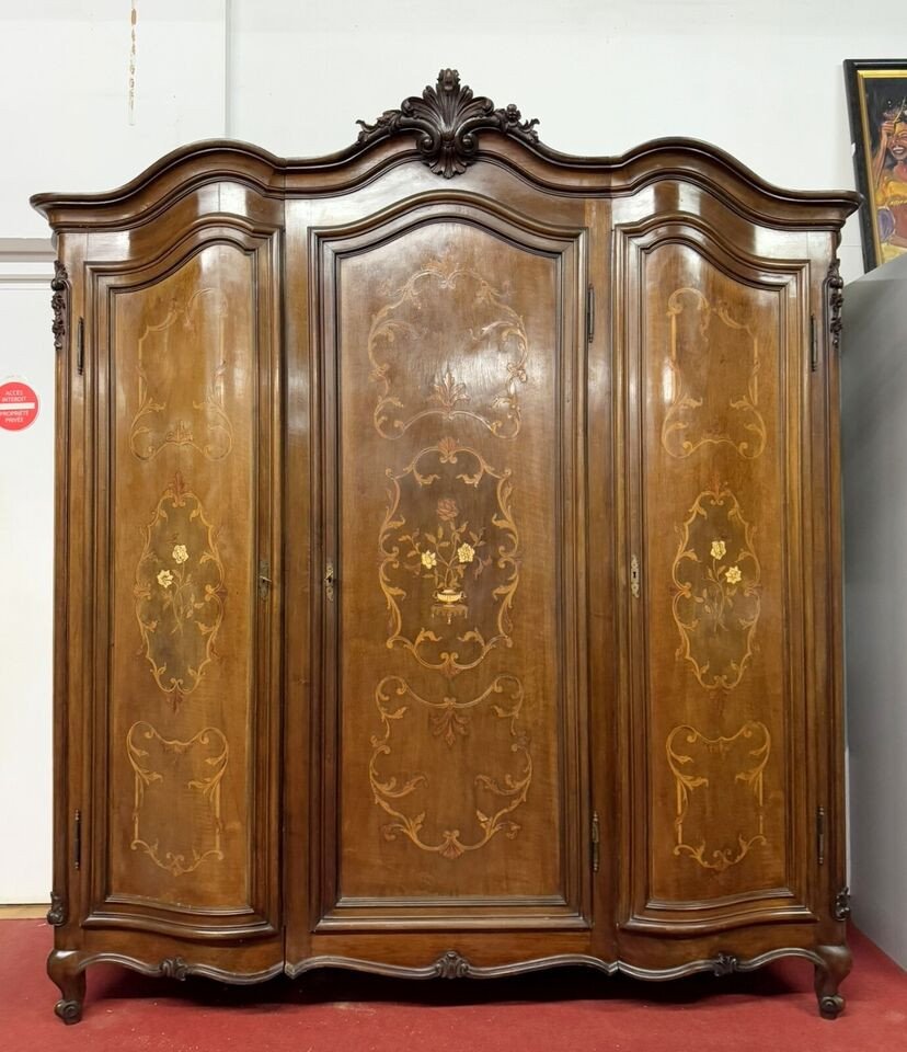 Armoire Louis XV Galbée Toutes Faces En Marqueterie De Bois Précieux Vers 1900