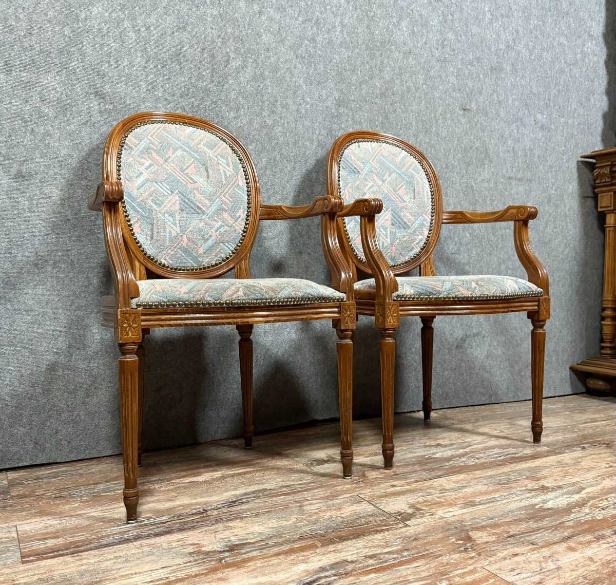 Paire De Fauteuils Louis XVI A Dossiers Médaillons Vers 1940-photo-2