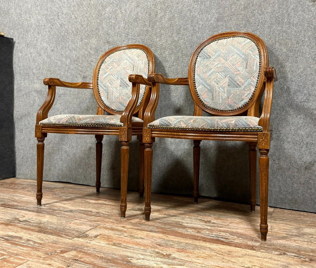 Paire De Fauteuils Louis XVI A Dossiers Médaillons Vers 1940-photo-3