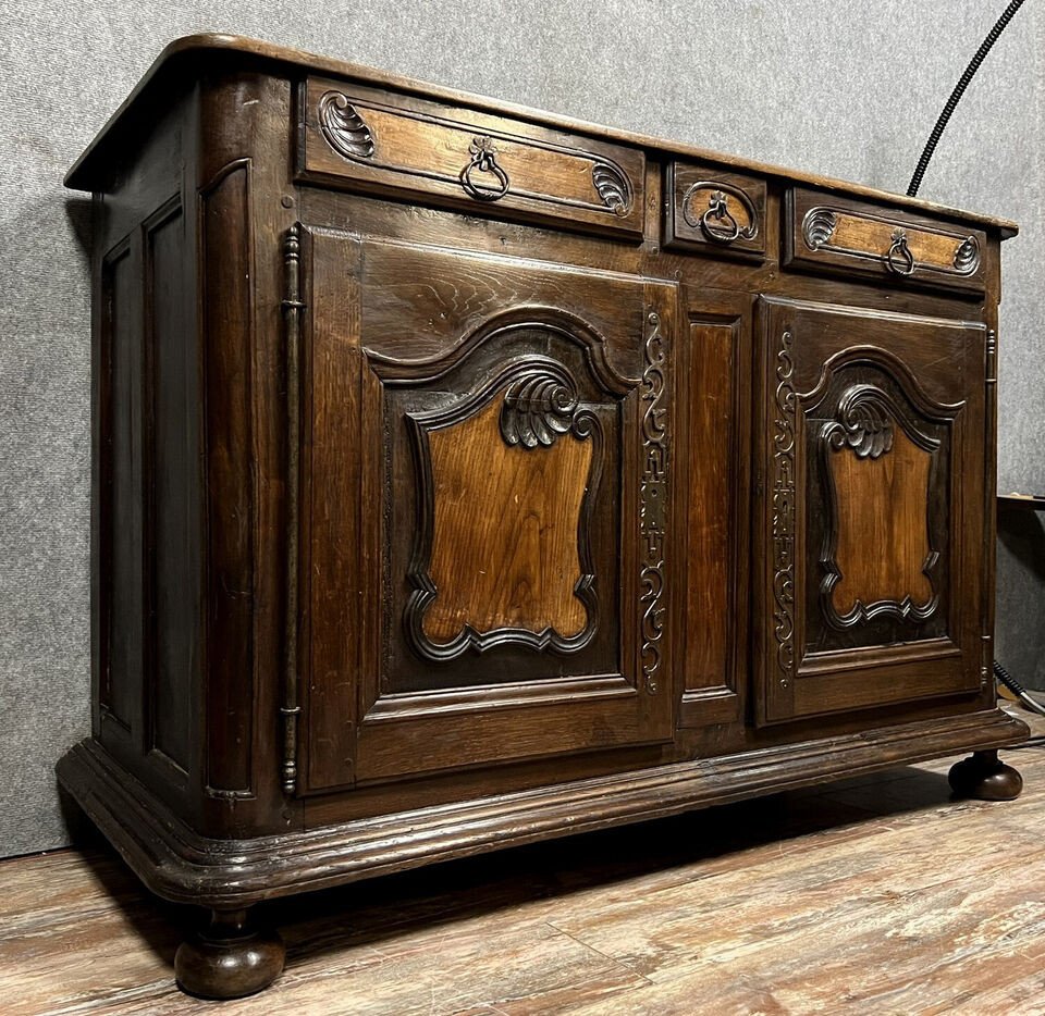 Louis XIII Period Burgundy Buffet In Solid Oak And Walnut Circa 1700-photo-2