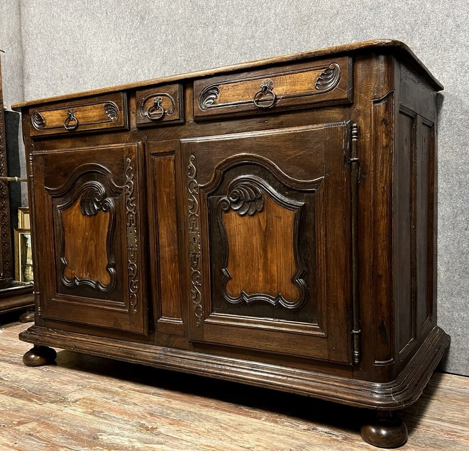 Louis XIII Period Burgundy Buffet In Solid Oak And Walnut Circa 1700-photo-3