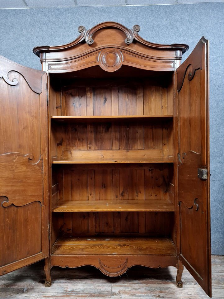 Louis XV Period Cauchoise Cabinet With Gendarme Hat In Solid Pine Circa 1750-photo-1