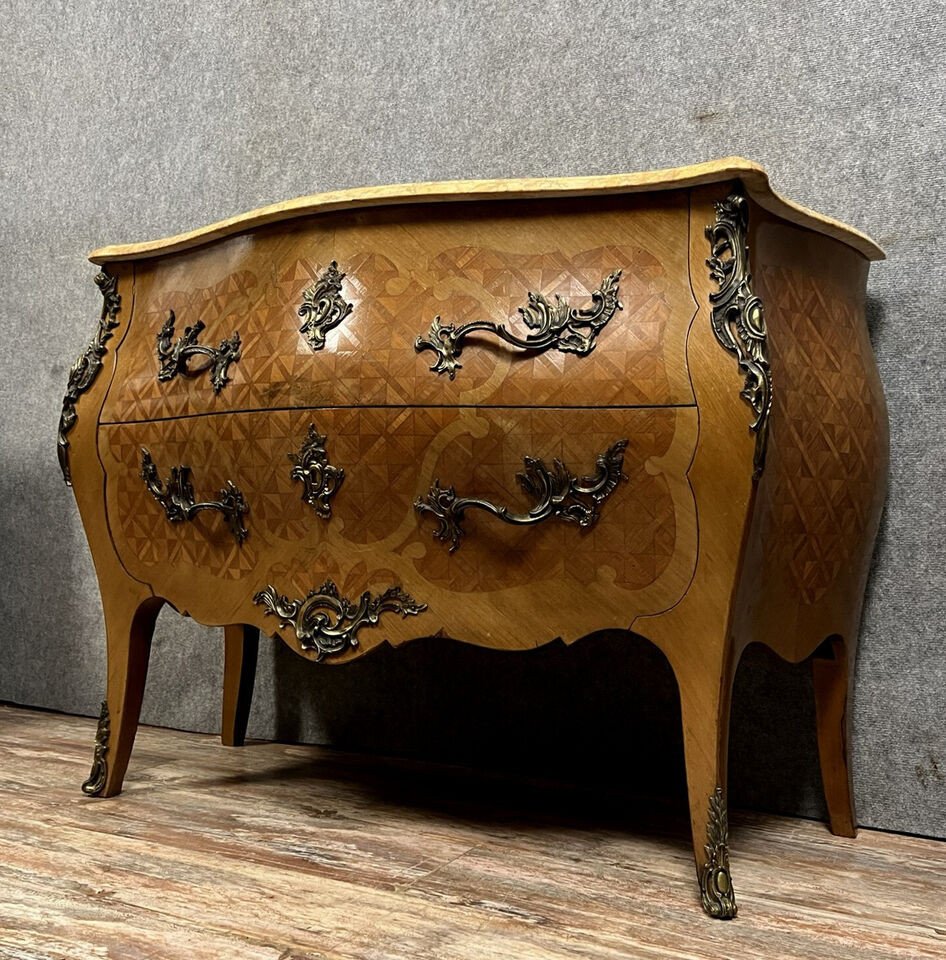 Commode Sauteuse Galbée De Style Louis XV En Marqueterie De Bois Précieux Vers 1900-photo-2