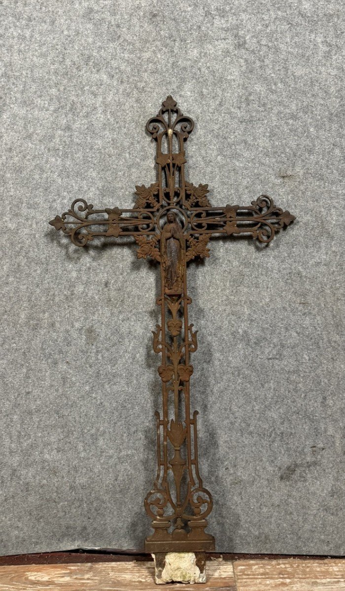 Important Calvary Cross From The Napoleon III Period In Cast Iron Topped With The Virgin In Prayer