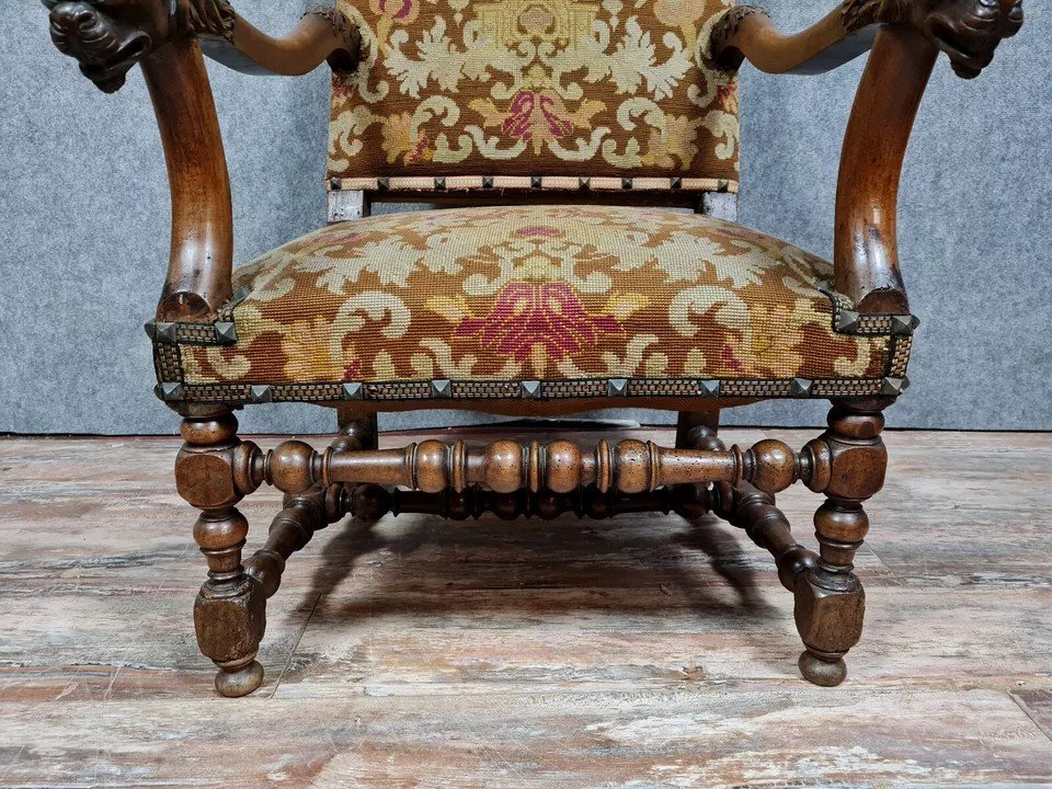 Fauteuil Renaissance En Noyer Sculpté A Décor De Têtes De Lion Sur Les Accotoirs époque XIXème-photo-4