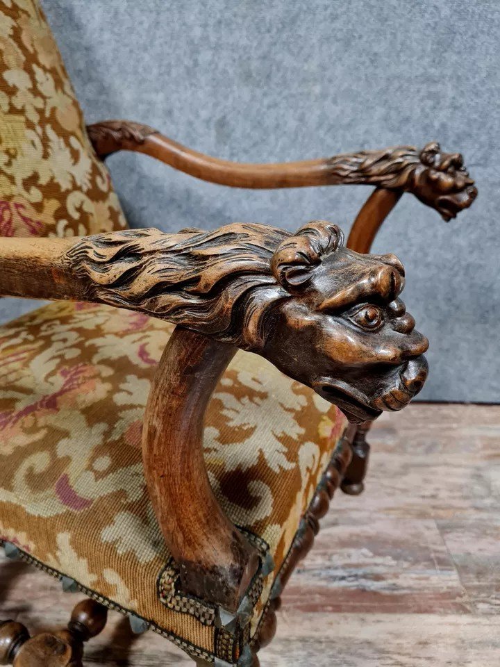 Fauteuil Renaissance En Noyer Sculpté A Décor De Têtes De Lion Sur Les Accotoirs époque XIXème-photo-5