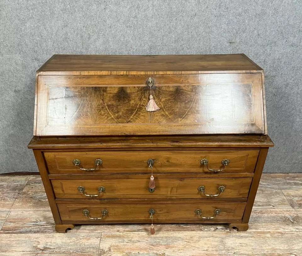 Commode Scriban époque Louis XV En Noyer, Ronce Et Filets De Marqueterie Circa 1750-photo-1