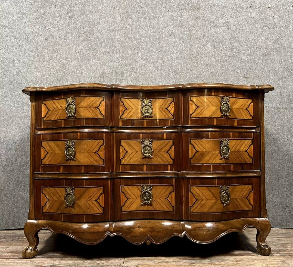 Commode Arbalète époque Louis XV En Marqueterie