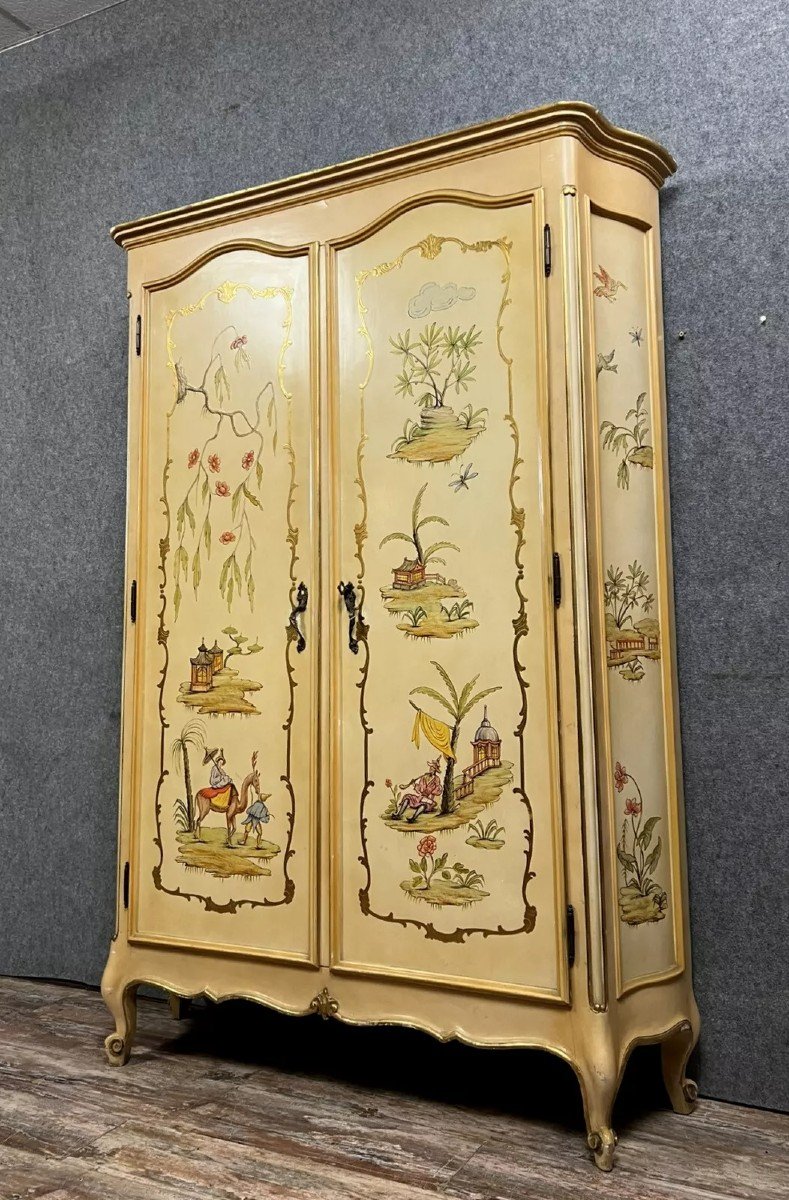 Curved Venetian Wardrobe With Chinese Decor-photo-2