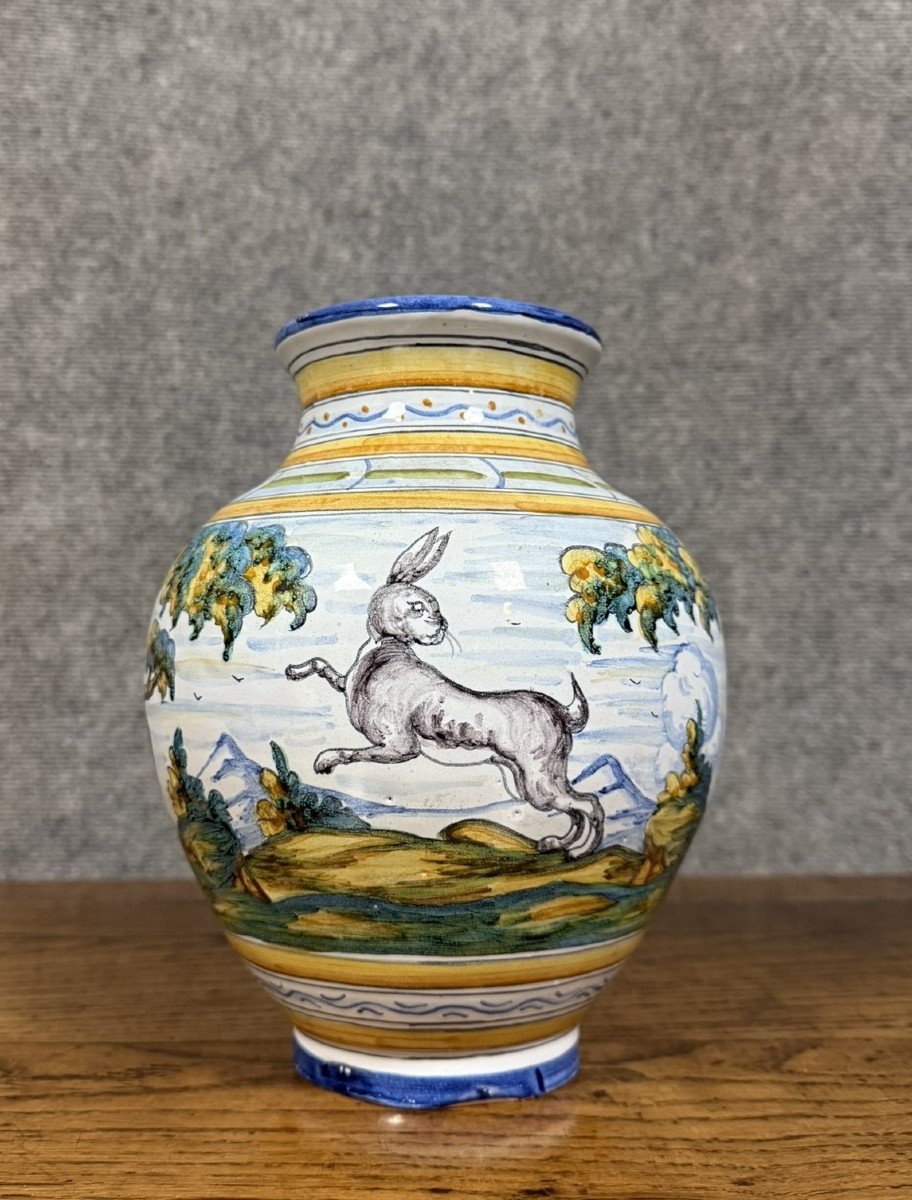 Talavera : Vase En Céramique Peinte à La Main à Décors d'Un Lièvre Et d'Un Oiseau -photo-1