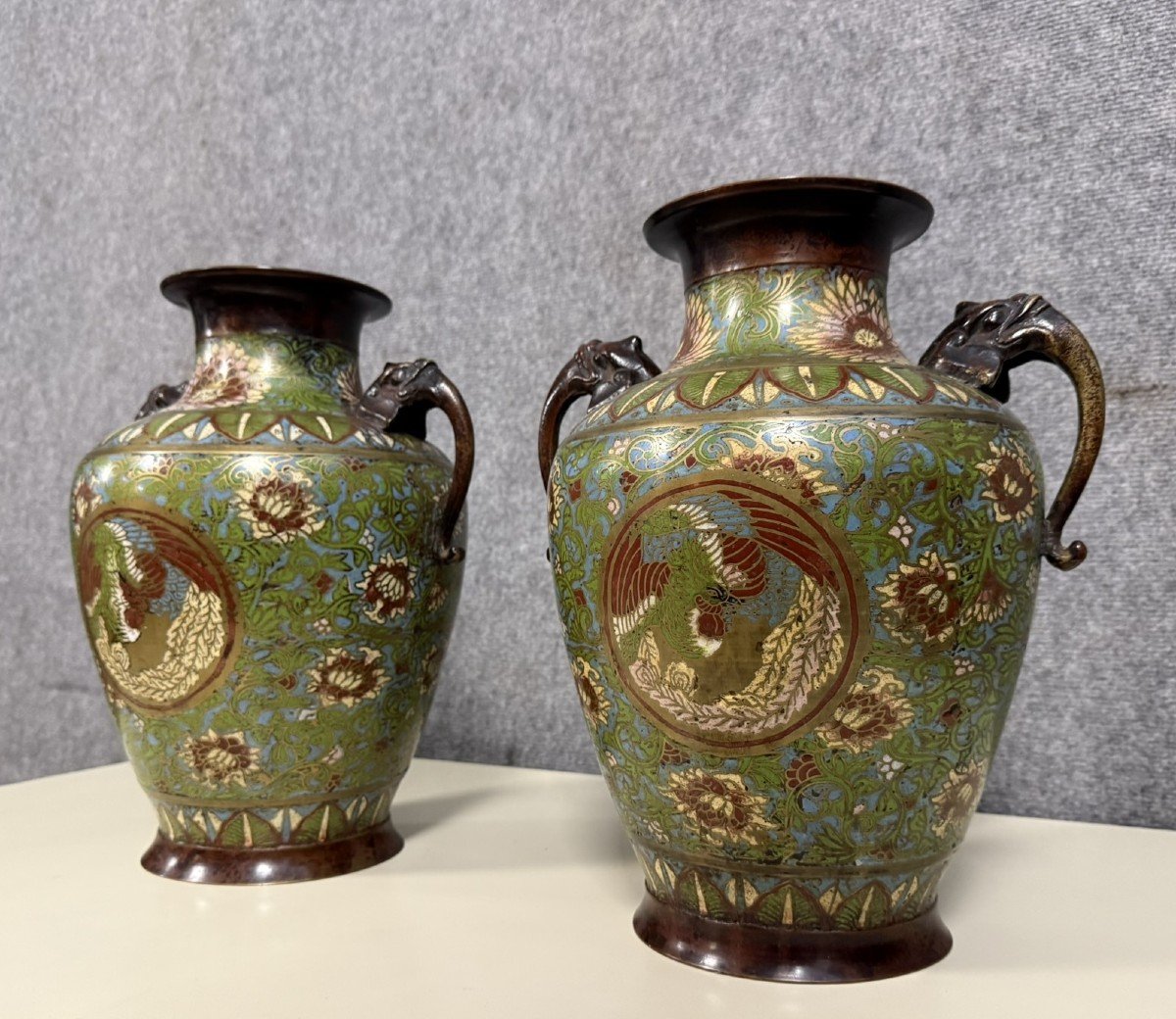 Chine XIX ème : Très Importante Paire De Vases En Bronze à Décor d'émaux Cloisonnés-photo-3