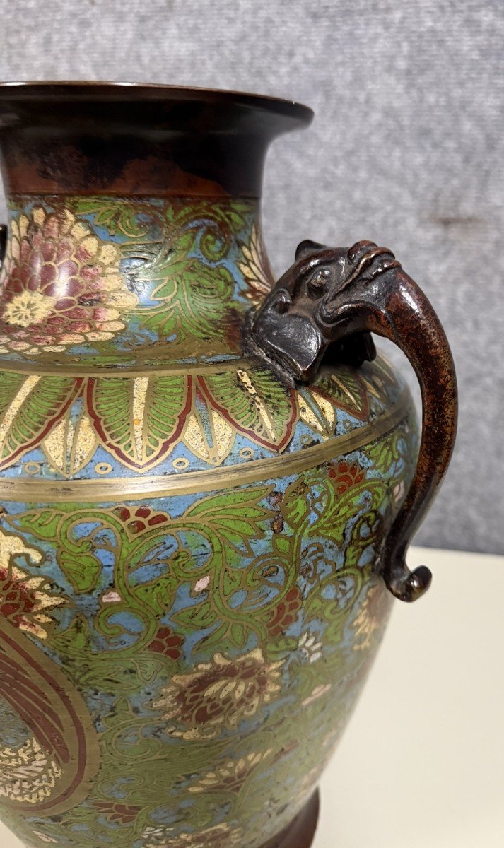 Chine XIX ème : Très Importante Paire De Vases En Bronze à Décor d'émaux Cloisonnés-photo-4