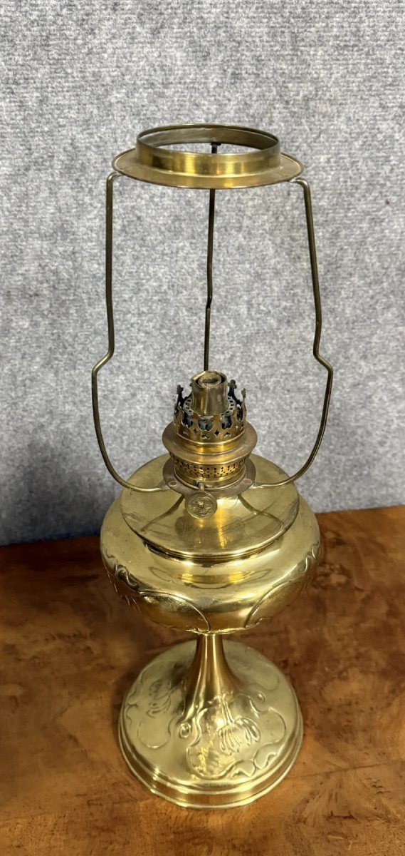 Importante Lampe A Petrole époque Art Nouveau En Laiton Doré Et Ciselé -photo-3